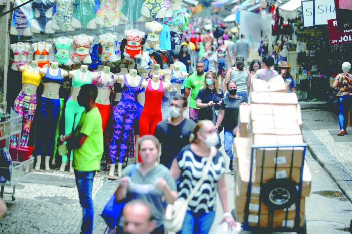 Lojas no comércio popular da Saara