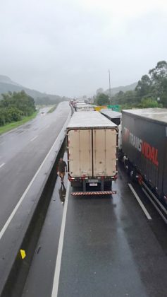 Br Congestionada Por Quatro Dias Em Palho A Jornal Gazeta I Ara